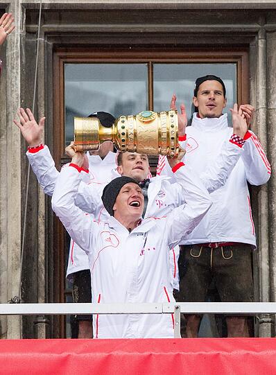"Mia san Triple". Die Bilder von der Bayern-Siegesfeier am Sonntag.