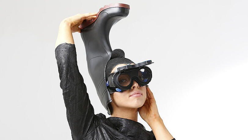 Sommer-Trend 2014? Aneta Sablik mit Taucherbrille und Gummistiefel auf dem Kopf Sommer-Trend 2014? Aneta Sablik mit Taucherbrille und Gummistiefel auf dem Kopf