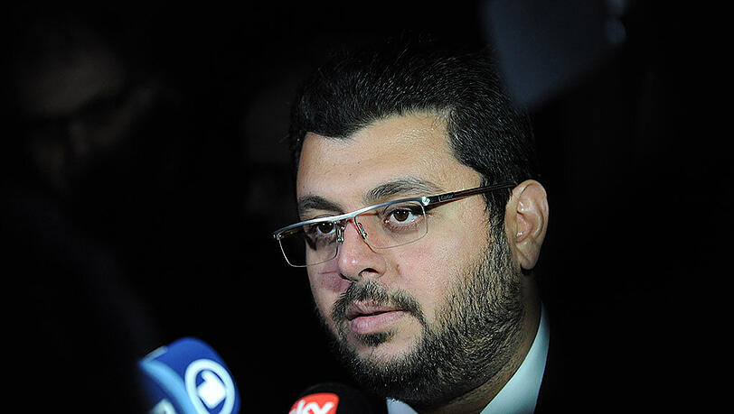 1860-Investor Hasan Ismaik verhandelt derzeit mit den Löwen über "eine zukunftsfähige und von allen Beteiligten mitgetragene Basis für einen nachhaltigen sportlichen Erfolg und wirtschaftliche Stabilität der Löwen zu vereinbaren" - womöglich ohne ihn. 1860-Investor Hasan Ismaik verhandelt derzeit mit den Löwen über "eine zukunftsfähige und von allen Beteiligten mitgetragene Basis für einen nachhaltigen sportlichen Erfolg und wirtschaftliche Stabilität der Löwen zu vereinbaren" - womöglich ohne ihn.