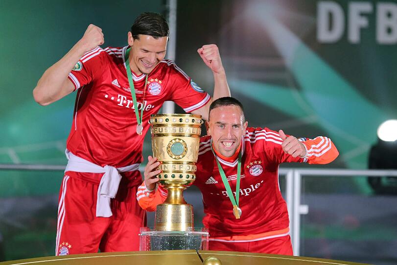 &bdquo;Wir freuen uns, zwei wichtige Eckpfeiler unserer Mannschaft weiterhin in unserem Team zu haben,&ldquo; erklärt Karl-Heinz Rummenigge, Vorstandsvorsitzender des FC Bayern.