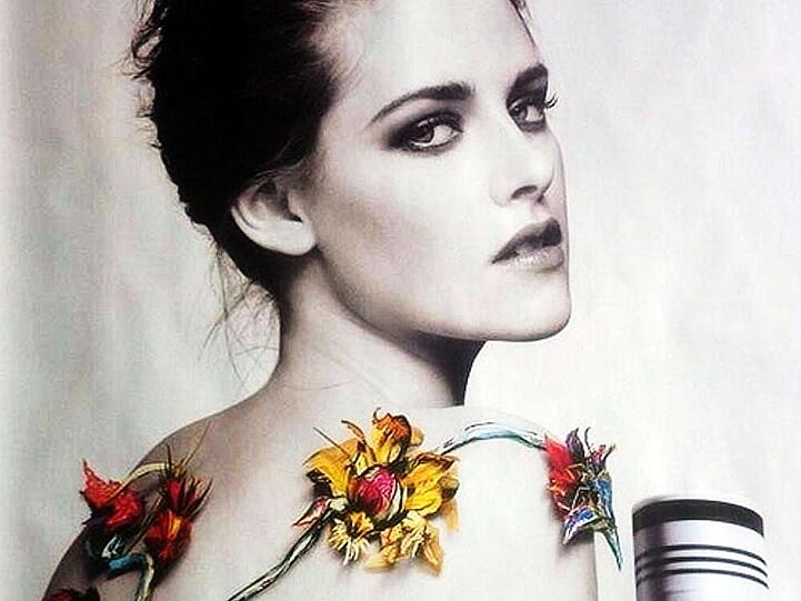 Kristen Stewart lässt für Balenciaga die Hüllen fallen