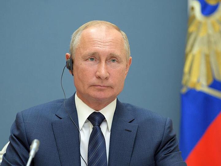Die Operation Machterhalt für Kremlchef Wladimir Putin hat erwartungsgemäß ihre letzte Hürde genommen. Für die neue Verfassung stimmte eine große Mehrheit der Russen.