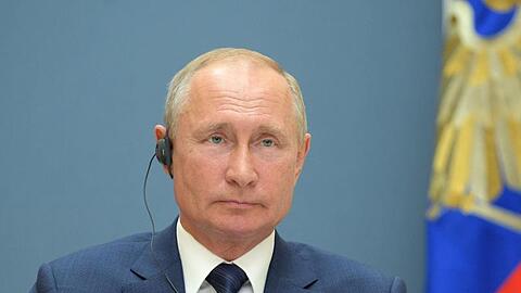 Die Operation Machterhalt für Kremlchef Wladimir Putin hat erwartungsgemäß ihre letzte Hürde genommen. Für die neue Verfassung stimmte eine große Mehrheit der Russen.