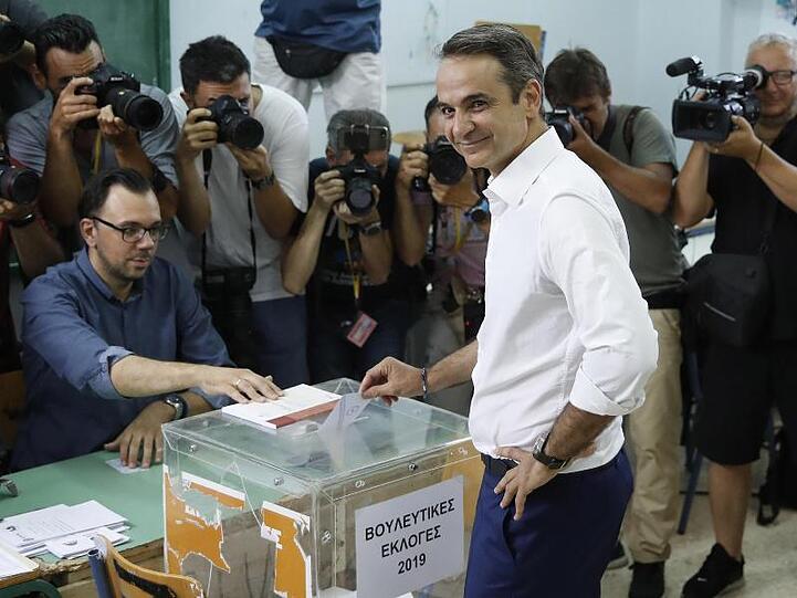 Kyriakos Mitsotakis, Präsident der konservativen bisherigen Oppositionspartei Nea Dimokratia, gibt seine Stimme ab.