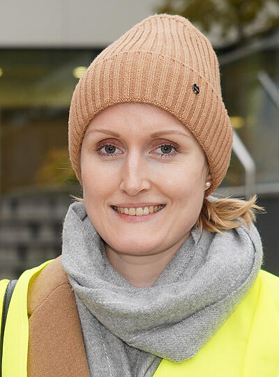 Anna K. (29, Intensivkrankenschwester): "Es braucht endlich finanzielle Wertschätzung unserer Arbeit. Mir macht mein Beruf wirklich viel Spaß. Doch gegenüber anderen Berufssparten sollte unsere Branche konkurrenzfähig sein. Ich freue mich, dass viele mitstreiken, um etwas zu bewegen."