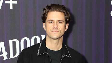 Aaron Tveit hat Babynews auf Instagram mit seinen Fans geteilt.