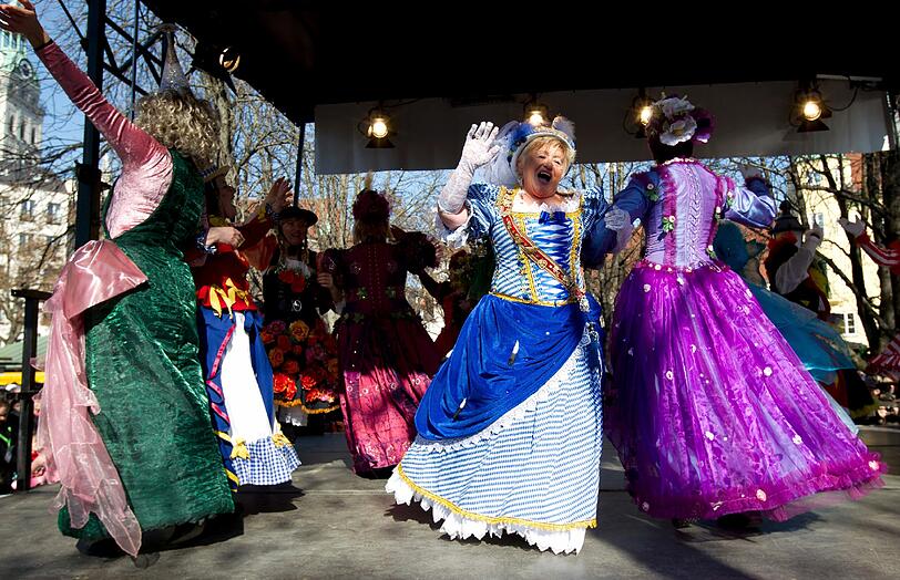 So feiert München Fasching auf dem Viktualienmarkt - sehen Sie hier die Bilder...