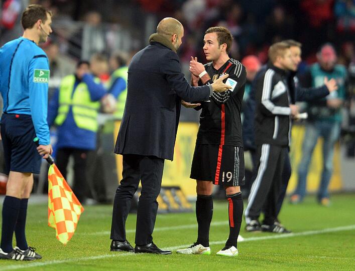 MARIO GÖTZE: NOTE 5.
Gleich mal hart getackelt. Musste viel Defensivarbeit leisten.  
Ziemlich unterwegs, aber ohne jemals zwingend nach vorne zu wirken.  
Fast unsichtbar.