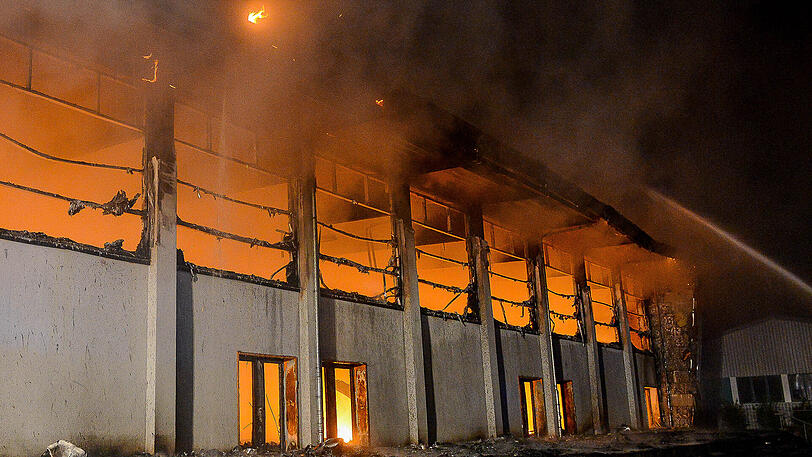 August 2015: Brandanschlag auf ein geplantes Asylbewerberheim in Nauen.