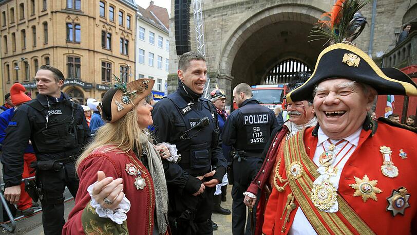 Angst vor Terrorismus: Die Polizeipräsenz wurde in den Karnevalshochburgen verstärkt.