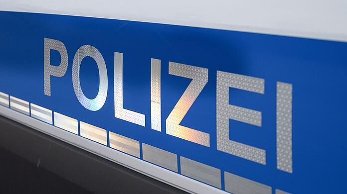Der Mann gab an, Sammler zu sein und das Schwert zu seiner Sammlung nach Hause habe bringen zu wollen. (Symbolbild)