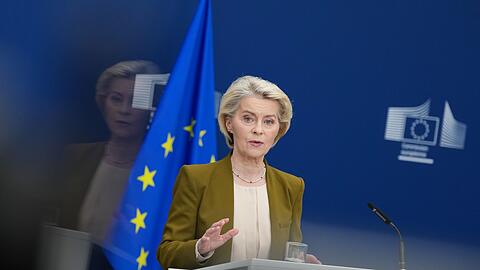 Will Russland mit neuen Sanktionen die Kriegsf&uuml;hrung gegen die Ukraine erschweren: EU-Kommissionspr&auml;sidentin Ursula von der Leyen. (Archivbild)