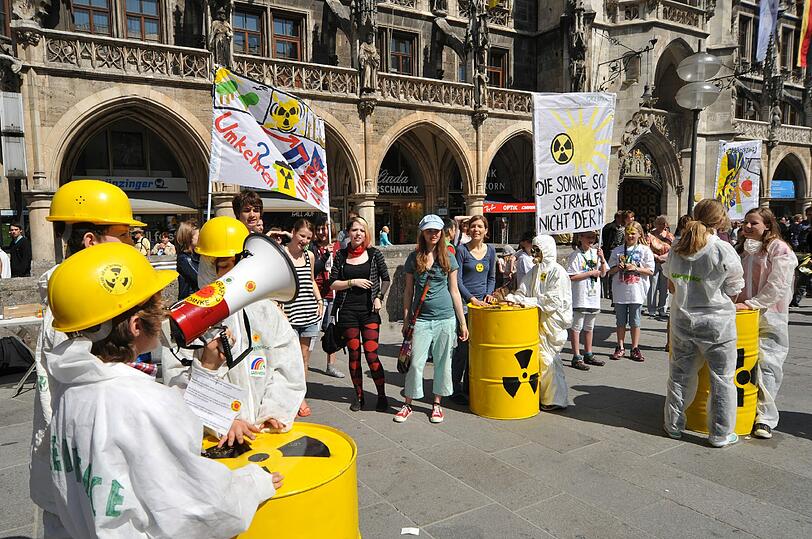 Flashmob von Atomkraftgegnern in München.