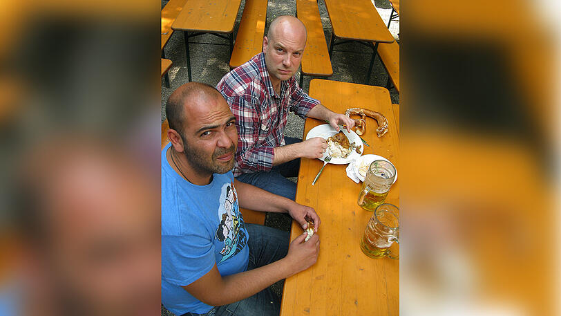Wir wissen nicht, ob diese beiden Herren den gleichen Friseur kontaktieren, einen ähnlichen Humor aber haben Hannes Ringlstetter (links) und Stephan Zinner auf jeden Fall.