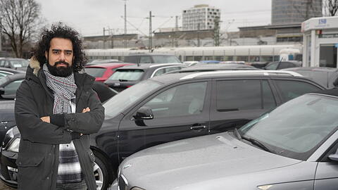 Mieran Ali, 28, verkauft die Diesel-Fahrzeuge, die in München nicht mehr gefahren werden, ins Ausland weiter. Er findet: Das Diesel-Verbot verlagert das Problem nur.