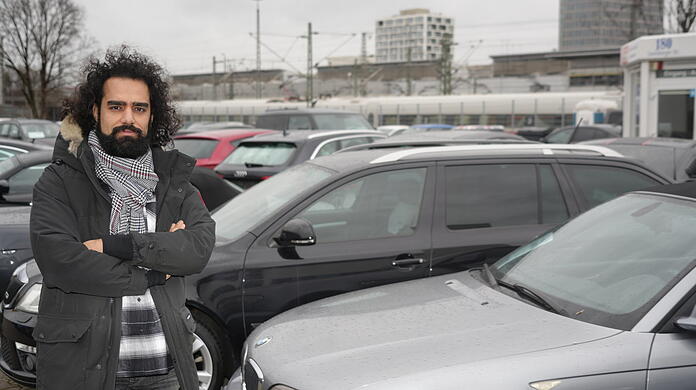 Mieran Ali, 28, verkauft die Diesel-Fahrzeuge, die in München nicht mehr gefahren werden, ins Ausland weiter. Er findet: Das Diesel-Verbot verlagert das Problem nur.