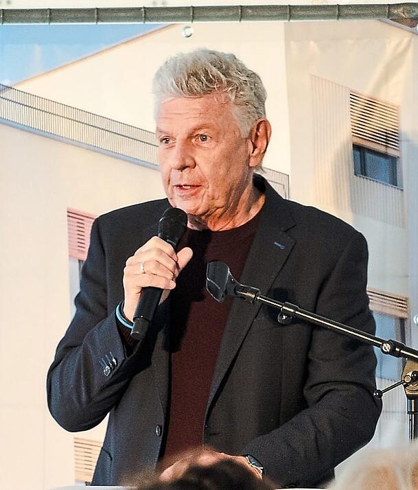 Oberbürgermeister Dieter Reiter beim Spatenstich.