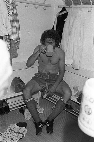Ihm folgte die Bayern-Legende Paul Breitner. Hier feiert er die Meisterschaft 1980.