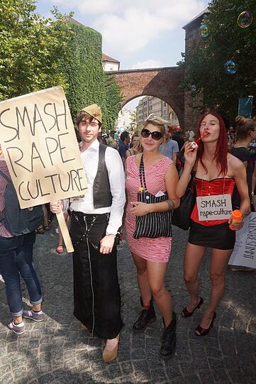 Beim Slutwalk wird in München und vielen anderen Städten gegen sexuelle Unterdrückung demonstriert: Hier die Bilder vom Sendlinger Tor.