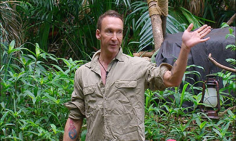 Jochen spricht genervt ein Schlusswort: "Weißt du Larissa, was ich schade finde? Mit dir kann man nicht in Ruhe und ganz normal reden. Du bist wie eine Fünfjährige, die immer dazwischen redet. Das ist total unreif und deshalb möchte ich mit dir gar nicht mehr weiter sprechen - weil es nichts bringt!"