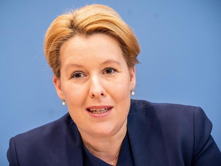 Bundesfamilienministerin Franziska Giffey (SPD) kann ihren Doktortitel behalten.