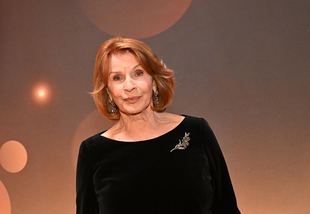 Senta Berger sagt Weihnachtslesung ab: Wer jetzt einspringt | Abendzeitung  München