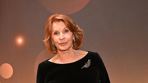 Aus Trauer sagt sie ihre Weihnachtslesung schweren Herzens ab: Schauspiel-Star Senta Berger.
