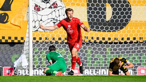 Manuel Wintzheimer (M) wechselt nach Schweinfurt.