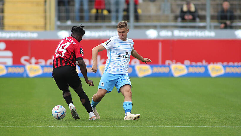 Sechzigs Martin Kobylanski (r.) im Zweikampf mit Hans Nunoo Sarpei vom FC Ingolstadt. Sechzigs Martin Kobylanski (r.) im Zweikampf mit Hans Nunoo Sarpei vom FC Ingolstadt.