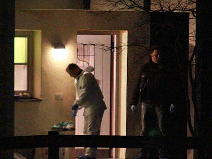 Mord in Traunstein: Eine 55-jährige Frau ist umgebracht worden. Die Bilder vom Tatort und von der Spurensicherung der Polizei