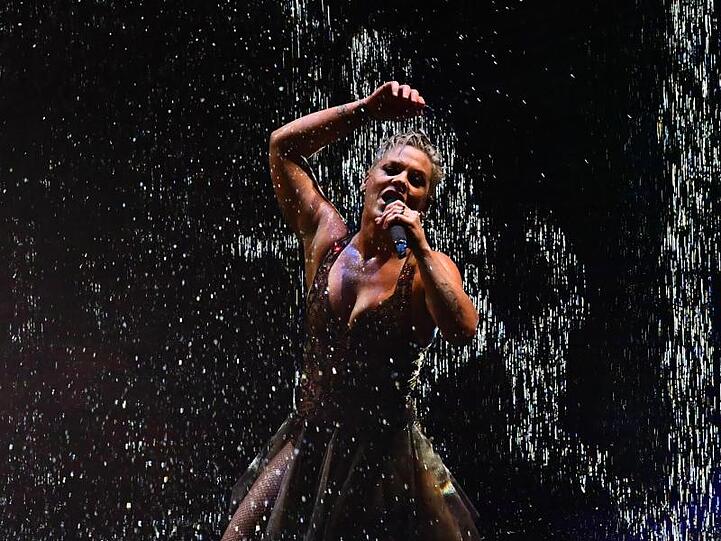 Pink sorgt bei den Brit Awards für Stimmung.