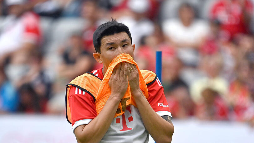 Min-jae Kim kommt gegen Manchester City noch nicht zum Einsatz. Min-jae Kim kommt gegen Manchester City noch nicht zum Einsatz.