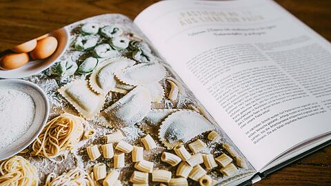 Pizza und Pasta, die beliebtesten Rezepte der Gastrokette L'Osteria gibt es jetzt als Kochbuch.