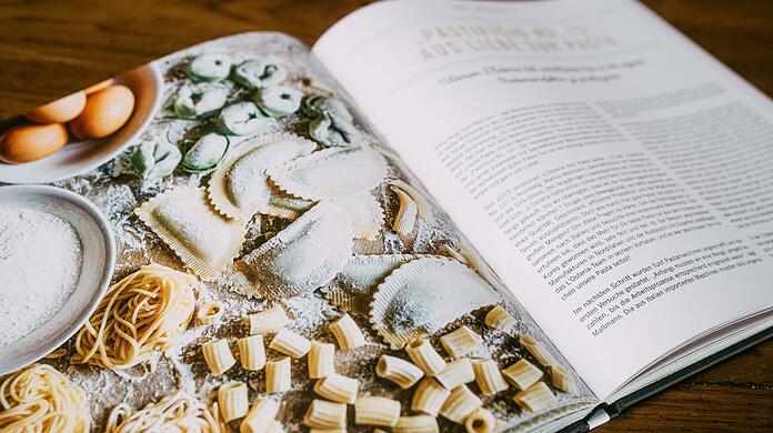 Pizza und Pasta, die beliebtesten Rezepte der Gastrokette L'Osteria gibt es jetzt als Kochbuch.