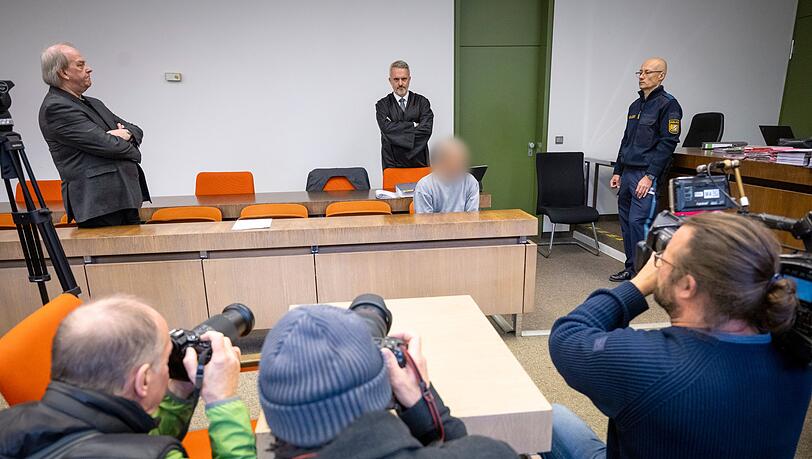 Der Mann ließ über seinen Anwalt alle Vorwürfe bestreiten. Der Mann ließ über seinen Anwalt alle Vorwürfe bestreiten.
