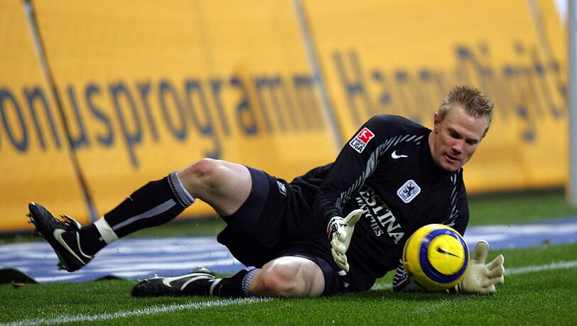 Löwen-Torwart Timo Ochs. Schon zwischen 2004 und 2006 war der Blondschopf für 1860 aktiv Löwen-Torwart Timo Ochs. Schon zwischen 2004 und 2006 war der Blondschopf für 1860 aktiv