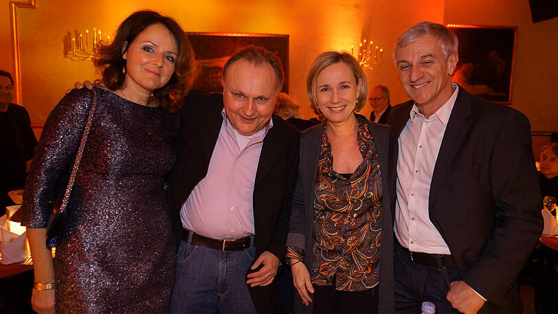 Links: AZ-Herausgeber Dr. Martin Balle mit seiner Lebensgefährtin Karin Vuskovic und die Autoren Peter Probst und Amelie Fried.