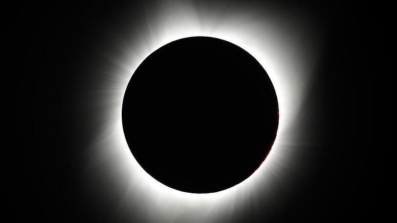 ...ehe die totale Sonnenfinsternis komplett war.