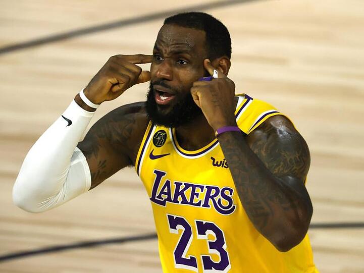 Musste mit den Los Angeles Lakers eine Pleite gegen Oklahoma hinnehmen: LeBron James.