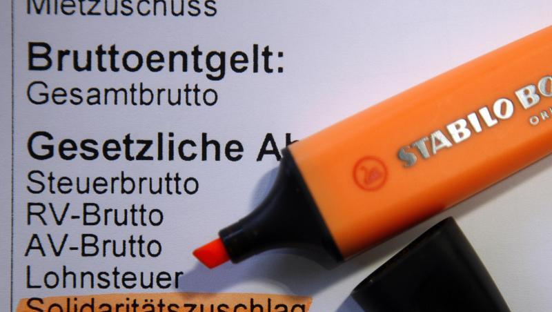 Wie sehr sind die Bürger bereit, für öffentliche Leistungen Steuern und Abgaben zu akzeptieren? In Deutschland stärker als in den meisten anderen Staaten. Wie sehr sind die Bürger bereit, für öffentliche Leistungen Steuern und Abgaben zu akzeptieren? In Deutschland stärker als in den meisten anderen Staaten.