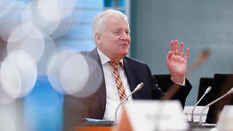 Bundesinnenminister Horst Seehofer (CSU) vor Beginn der wöchentlichen Kabinettssitzung.