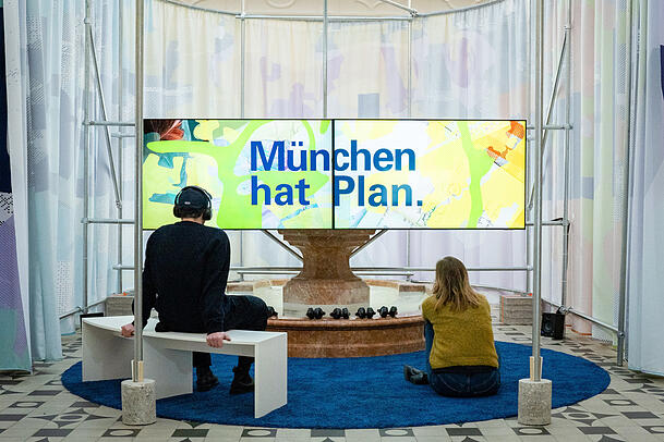 Auch ein kleines "Kino" gehört zum Angebot der Ausstellung in der Rathausgalerie. Auch ein kleines "Kino" gehört zum Angebot der Ausstellung in der Rathausgalerie.