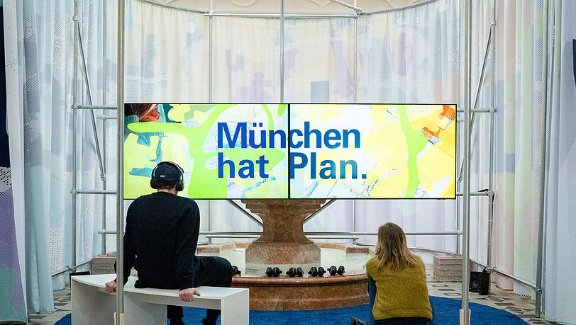 Auch ein kleines "Kino" gehört zum Angebot der Ausstellung in der Rathausgalerie. Auch ein kleines "Kino" gehört zum Angebot der Ausstellung in der Rathausgalerie.