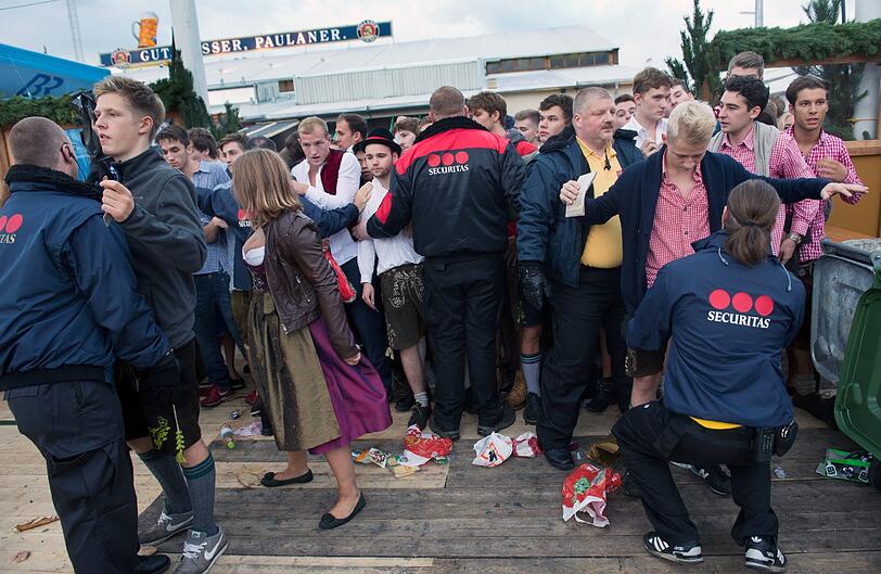 Hier gibt's die ersten Bilder vom Wiesn-Auftakt. Alles wartet auf den Anstich.