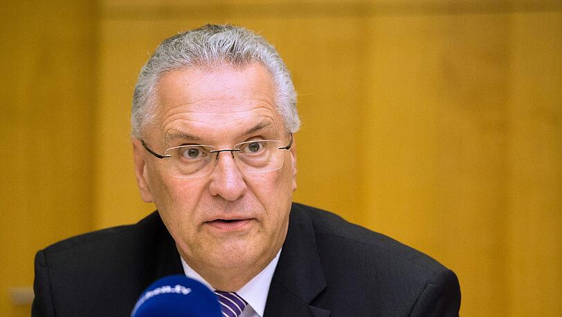 "Völlige Aussichtslosigkeit": Innenminister Joachim Herrmann sieht keine Chance, die Türkei in der jetzigen Konstellation in die EU aufzunehmen. "Völlige Aussichtslosigkeit": Innenminister Joachim Herrmann sieht keine Chance, die Türkei in der jetzigen Konstellation in die EU aufzunehmen.