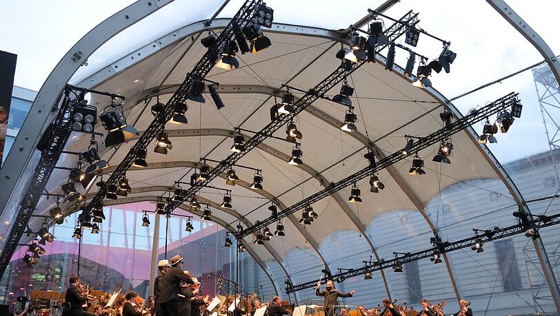 Das Festspielkonzert von "Oper für alle" auf dem Marstallplatz.