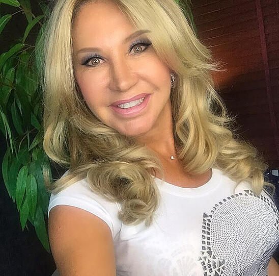 Um Himmels Willen! Bei Carmen Geiss wächst die linke Augenbraue über ihre blonde Mähne.