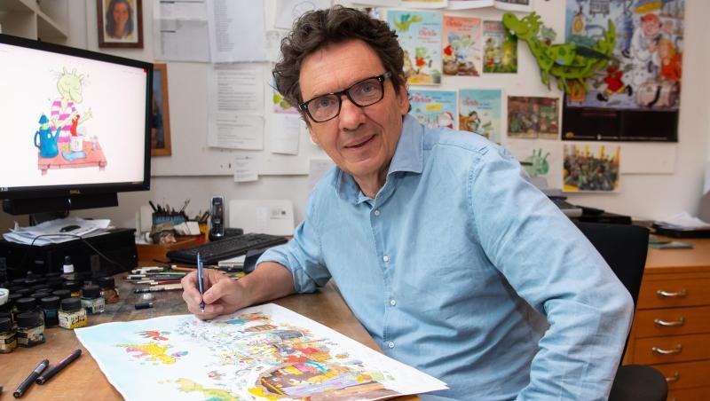 Der geistige Vater der Olchis, der Kinderbuchautor und Illustrator Erhard Dietl, am Schreibtisch. Der geistige Vater der Olchis, der Kinderbuchautor und Illustrator Erhard Dietl, am Schreibtisch.