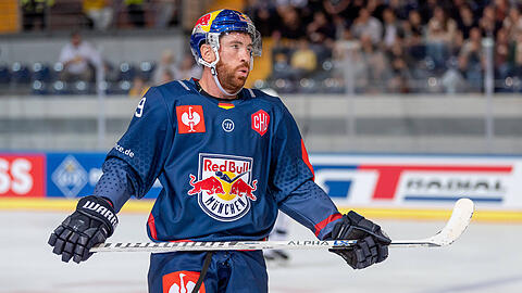 "Er spielt noch mal besser als im Vorjahr", sagt EHC-Trainer Don Jackson über seinen Torjäger Ben Street.