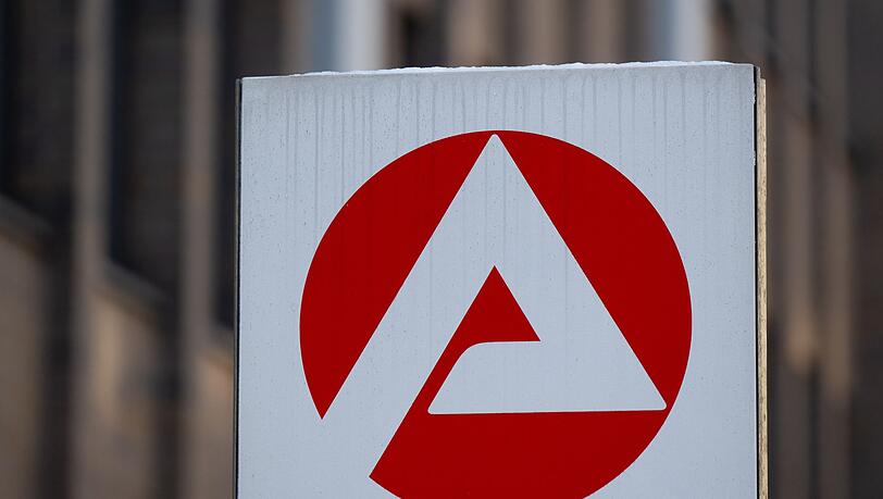 Die Arbeitslosenquote in Bayern ging im April leicht zurück. (Archivbild)